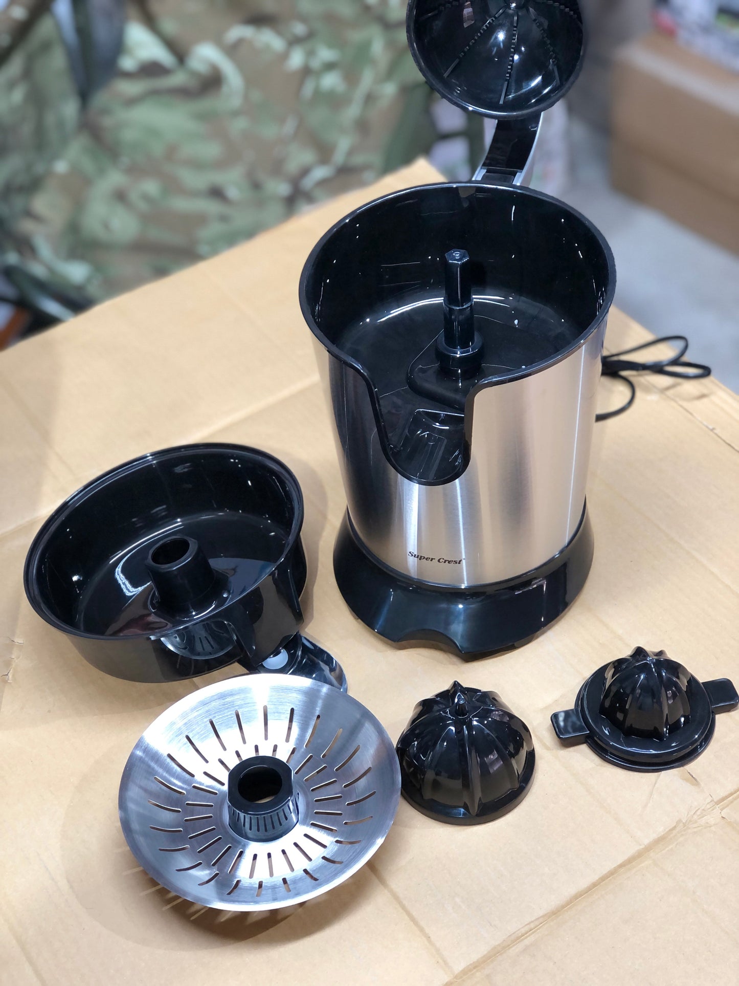 SUPER CREST Citrus Juicer 8061